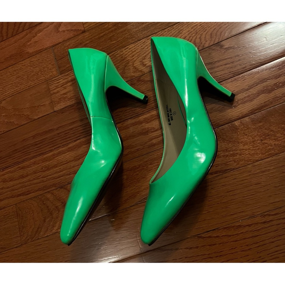Shelly’s Neon Green Heels - Picture 2 of 9